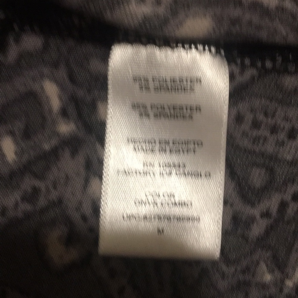 Flattering Blouse - Picture 3 of 3